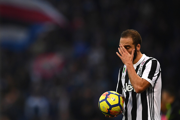 Ảnh bài viết Chưa thấy ai đá pen mà buồn như Higuain