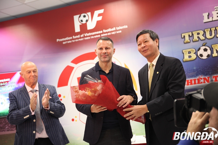 Ảnh bài viết Ryan Giggs và Paul Scholes sẵn sàng đưa con đến PVF rèn luyện