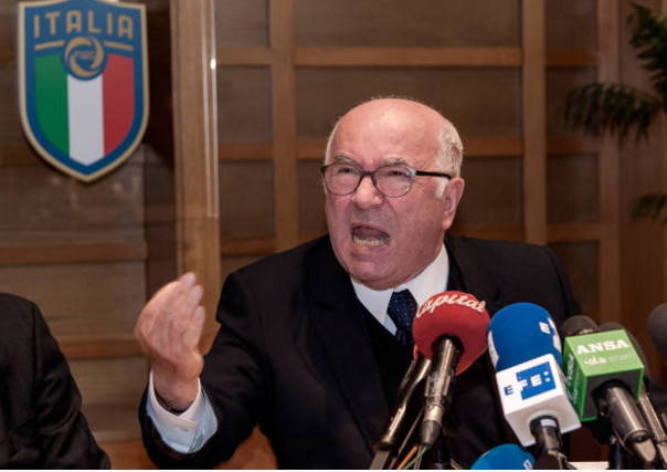 Họp báo căng thẳng, ông Tavecchio rời ghế chủ tịch FIGC