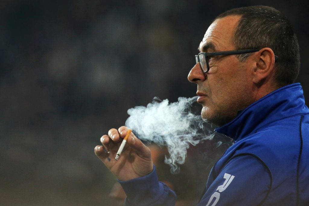 'Ngân hàng trưởng' Sarri đang hại Napoli