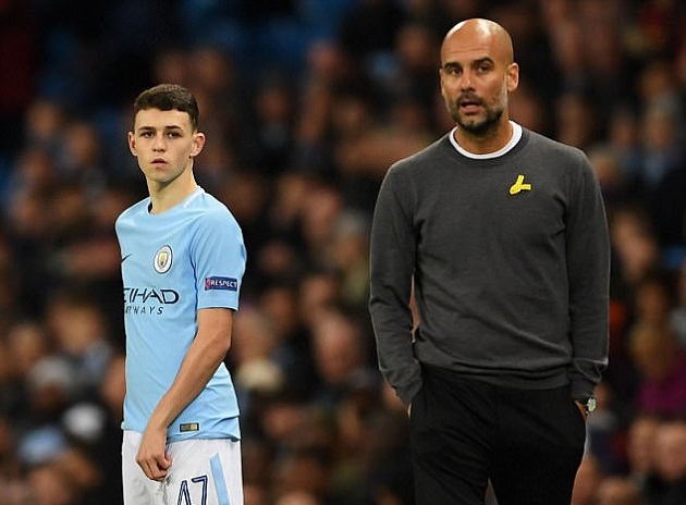 Lập kỉ lục, sao trẻ của Man City vẫn phải nghe Pep "giáo huấn"