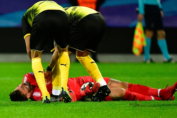 Ảnh bài viết Liên tục bắn phá, Tottenham khiến thủ môn Dortmund rời sân