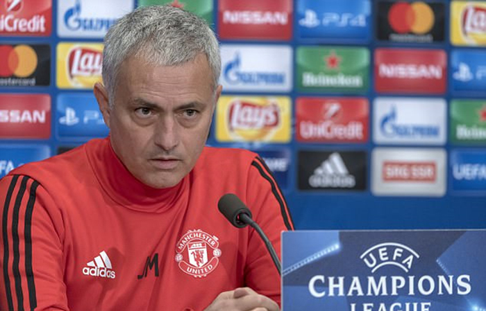 Mourinho mắng tuyển Anh, mong Smalling mất suất ở 'Tam sư'