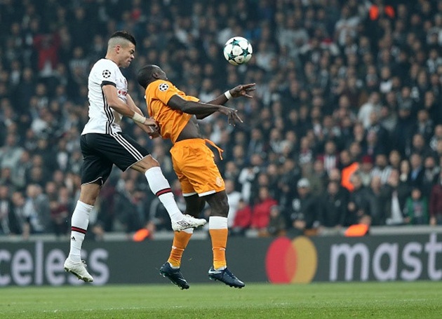 Ảnh bài viết Pepe tỏa sáng, Besiktas "sánh ngang" với Man City, Real