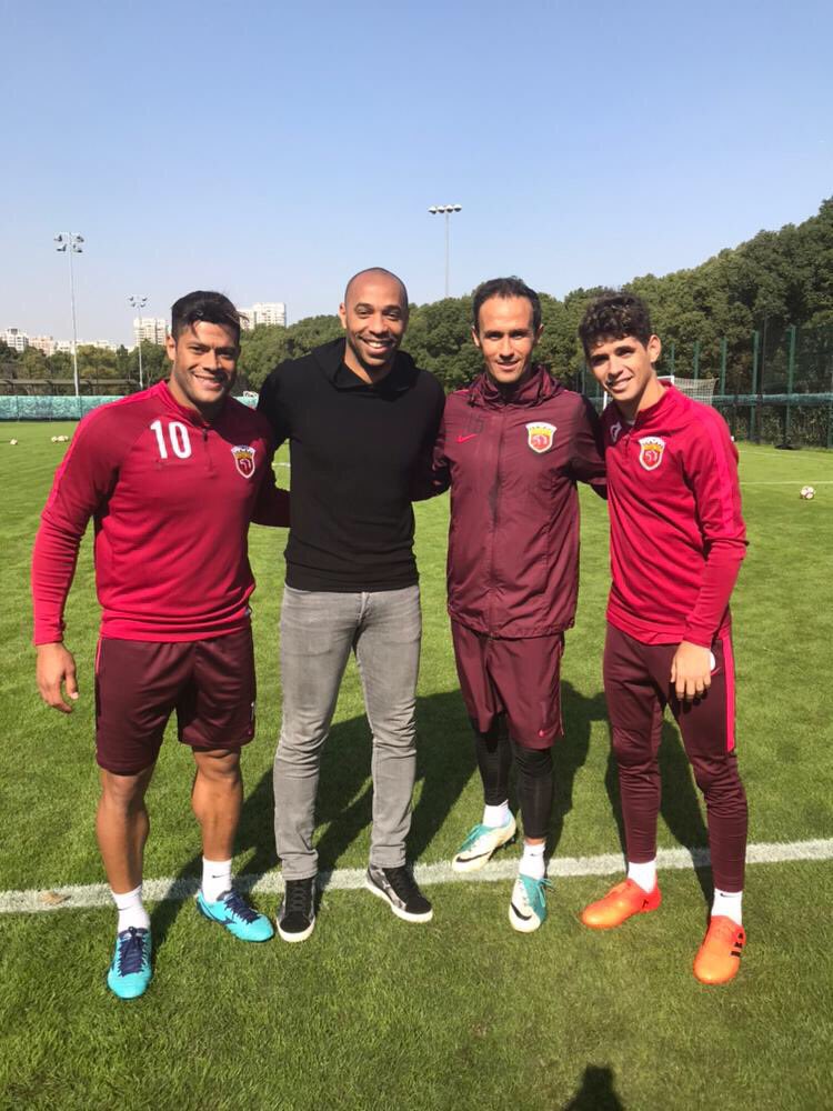 Ảnh bài viết Henry động viên "M.U Trung Quốc" trước trận cầu sinh tử