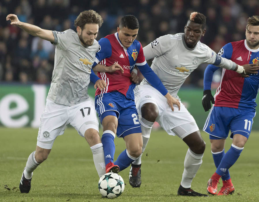 Thua Basel, Blind nhận lỗi, Mourinho bênh vực