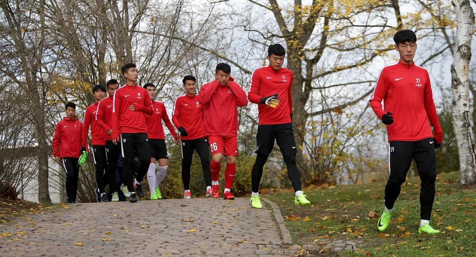 U20 Trung Quốc gặp sự cố ở Đức: Tiền là không đủ