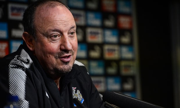 Newcaslte gặp sóng gió, Benitez vẫn vững tay chèo