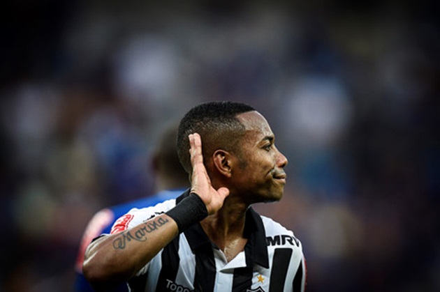 Robinho vẫn sống ung dung trước án tù lơ lửng