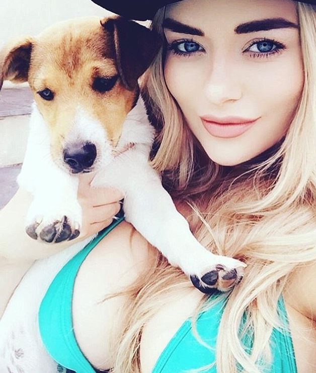 Amy Christophers - siêu mẫu đồ lót kiêm trọng tài