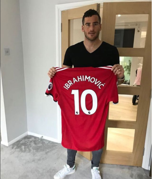 Cầu thủ Brighton gây sốt với 'châm ngôn' mới về Zlatan Ibrahimovic