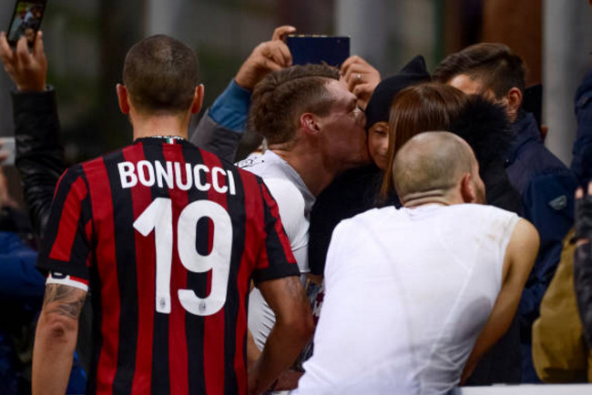 Ảnh bài viết Con trai Bonucci sung sướng khi nhận áo từ 'đối thủ' của cha