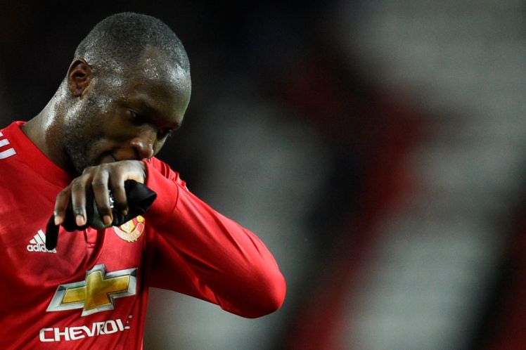 M.U cần sư tử nhưng Lukaku chỉ là... chú mèo con