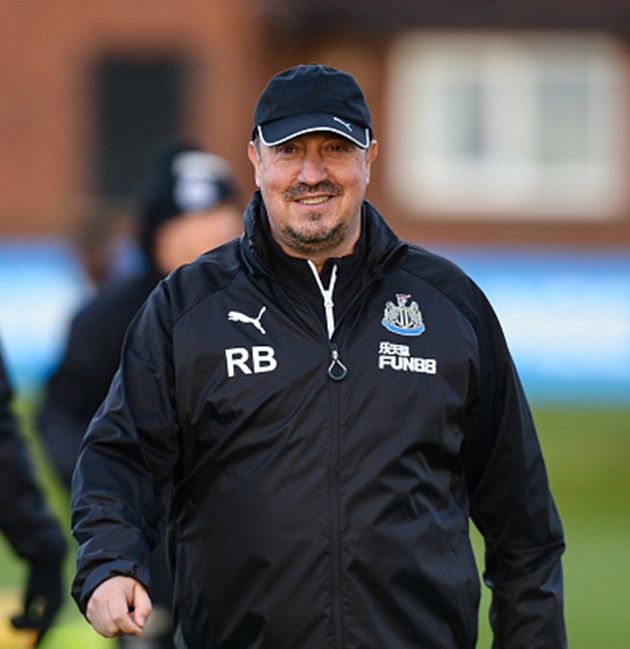 Ảnh bài viết Sắp "ra đường", Benitez vẫn chỉ đạo học trò nhiệt tình