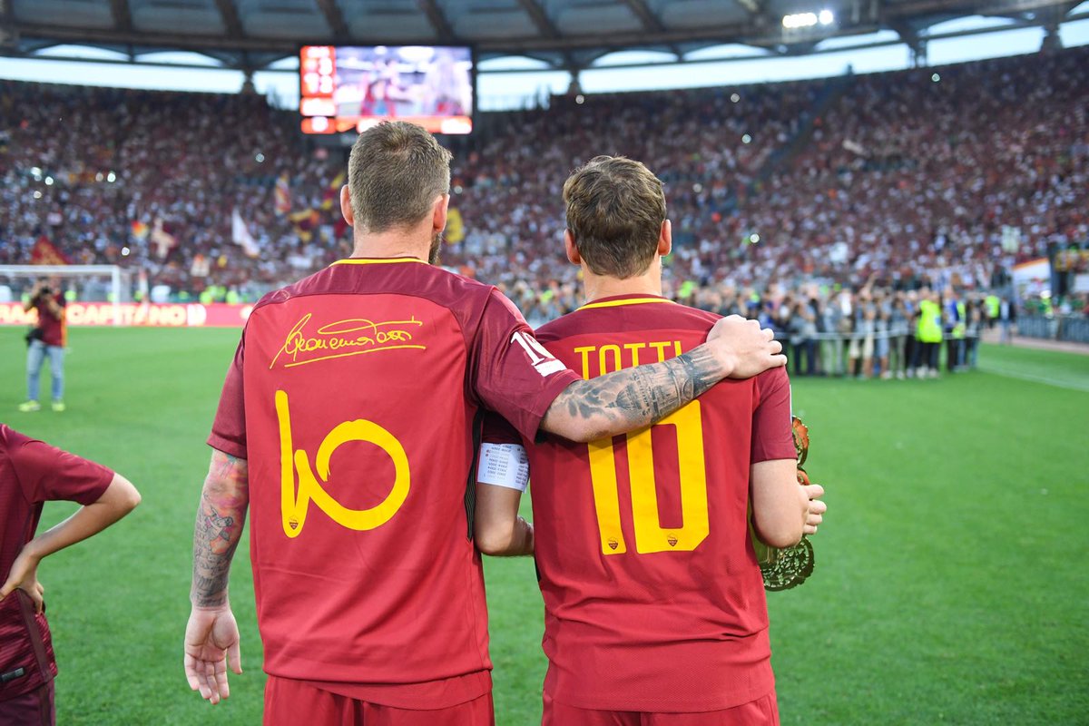 Ảnh bài viết Totti lên tiếng bảo vệ đàn em trước 'búa rìu' dư luận