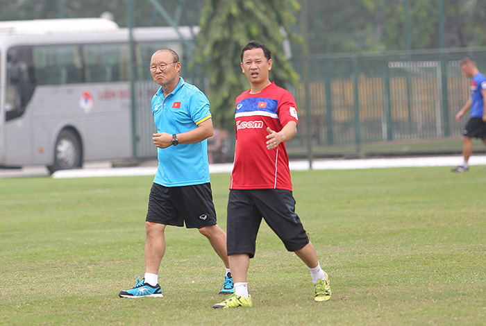 V-League đã hết, giờ để HLV Park Hang Seo ra tay!