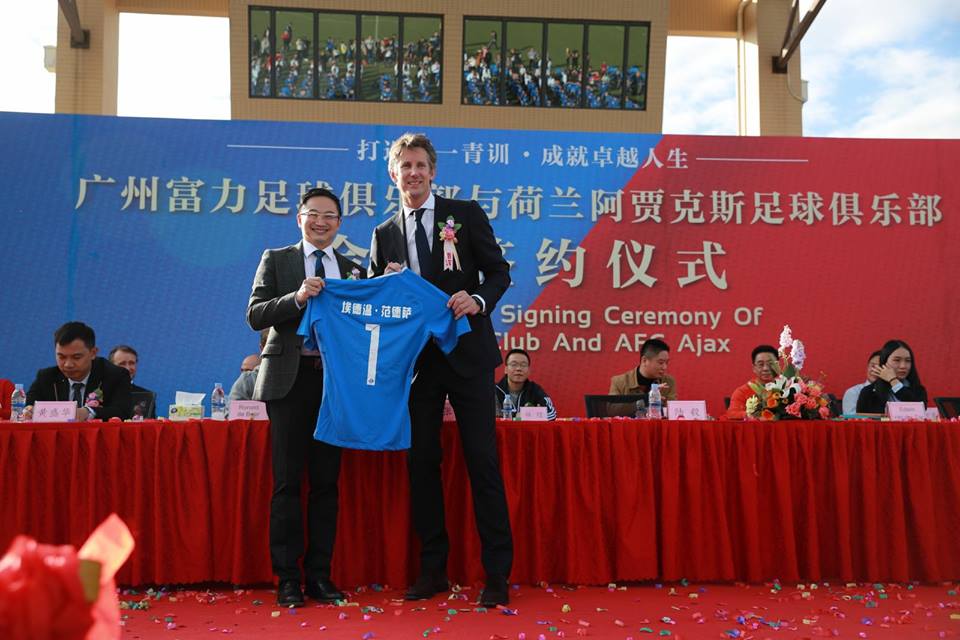 Huyền thoại Man Utd sang Trung Quốc phát triển bóng đá