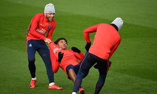 Ảnh bài viết Dàn sao PSG thi nhau 'pha trò' trước trận Troyes