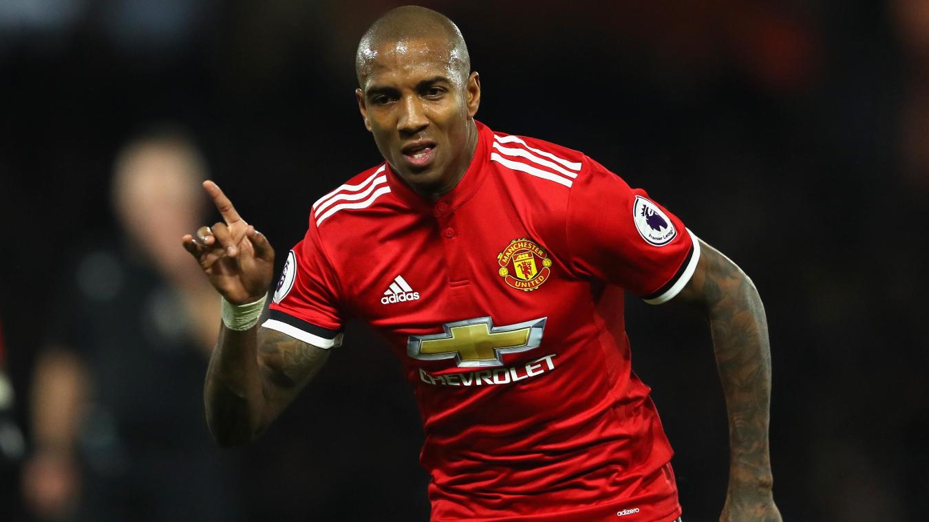 Gạt bỏ 'nhạc trưởng', Man United thăng hoa với các cầu thủ chạy cánh
