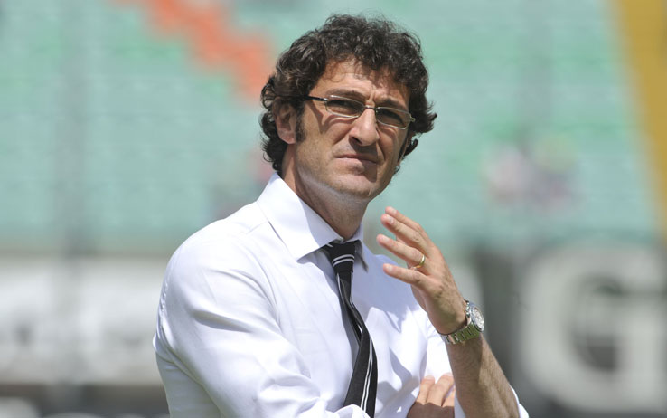 Huyền thoại Juventus đứng về phía Napoli