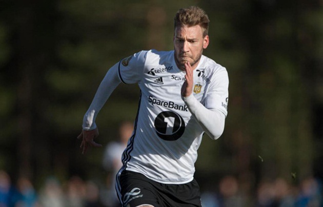"Vua phá lưới" Bendtner ghi bàn đẹp nhất giải Na Uy