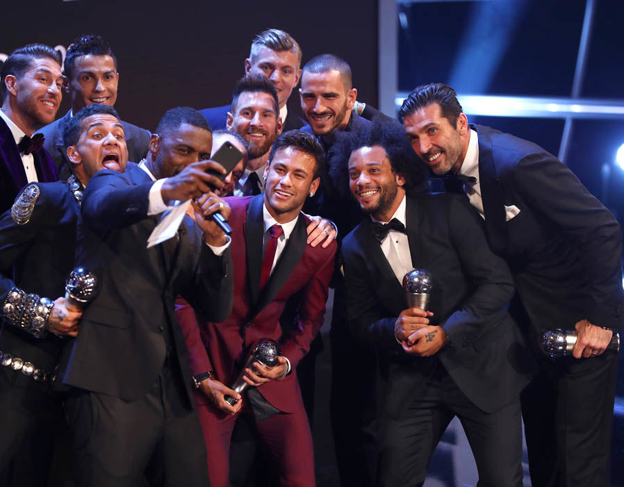 Năm 2017, Ronaldo, Messi, Neymar hút fan nhiều nhất trên mạng xã hội