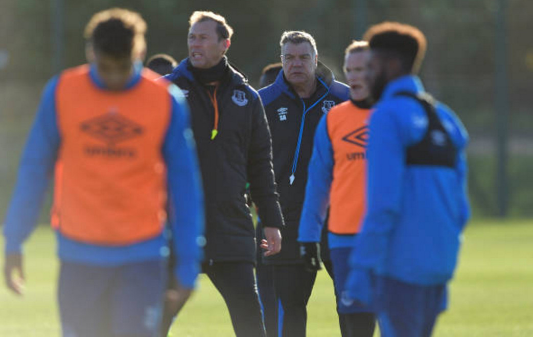 Big Sam trầm lắng trong buổi tập đầu tiên tại Everton