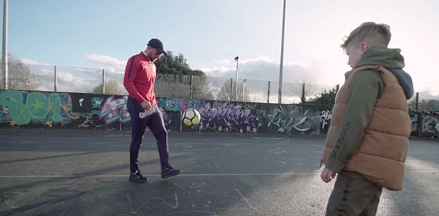 Ảnh bài viết Kyle Walker cực bảnh trong clip truyền tải giấc mơ bóng đá