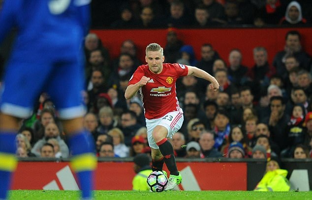 Ảnh bài viết Man Utd sẵn sàng chịu lỗ để tống khứ Luke Shaw