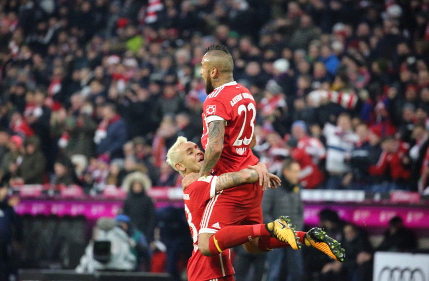 Muller rực sáng, Hùm xám giương oai khắp Bundesliga