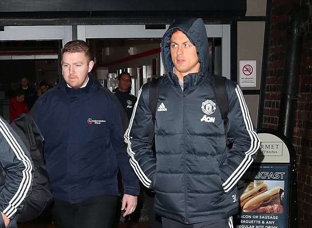 Ảnh bài viết Hạ Arsenal, dàn sao Man Utd rời London ngay trong đêm