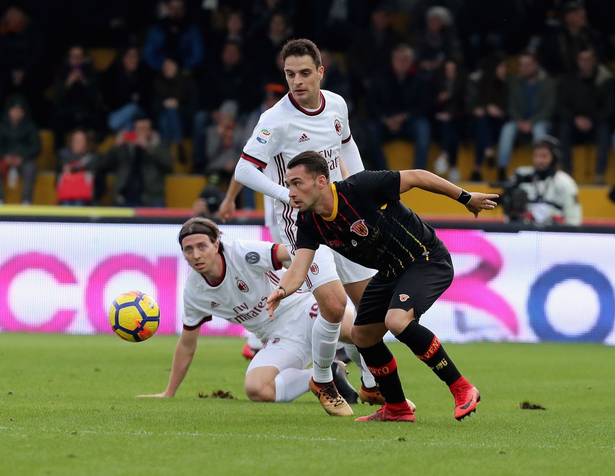 Ảnh bài viết TRỰC TIẾP Benevento 2-2 AC Milan: Thủ môn ghi bàn (Hiệp 2)