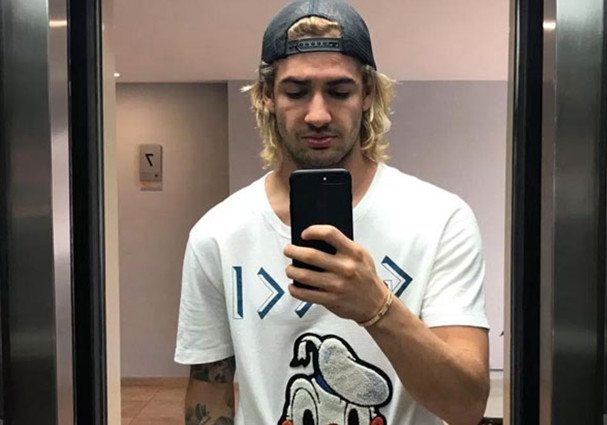 Ảnh bài viết 'Chú vịt' Pato trông cực chất với mái tóc dài mới toanh