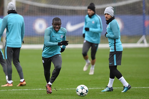 Ảnh bài viết Kante một mình "cân team" trong buổi tập mới của Chelsea