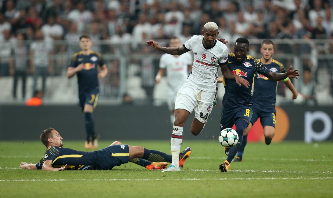 Lượt cuối bảng G Champions League: Chia tay ngựa ô?