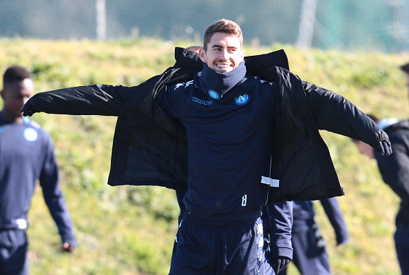 Ảnh bài viết Napoli mặc áo khoác 'tắm nắng' trước khi sang Hà Lan