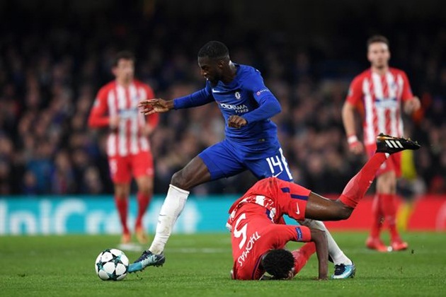 Conte bênh vực Bakayoko sau pha 1 chạm “thần thánh”