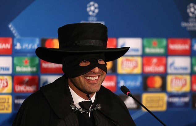 Ảnh bài viết Đánh bại Man City, HLV Donetsk 'chơi trội' hóa Zoro trong buổi họp báo