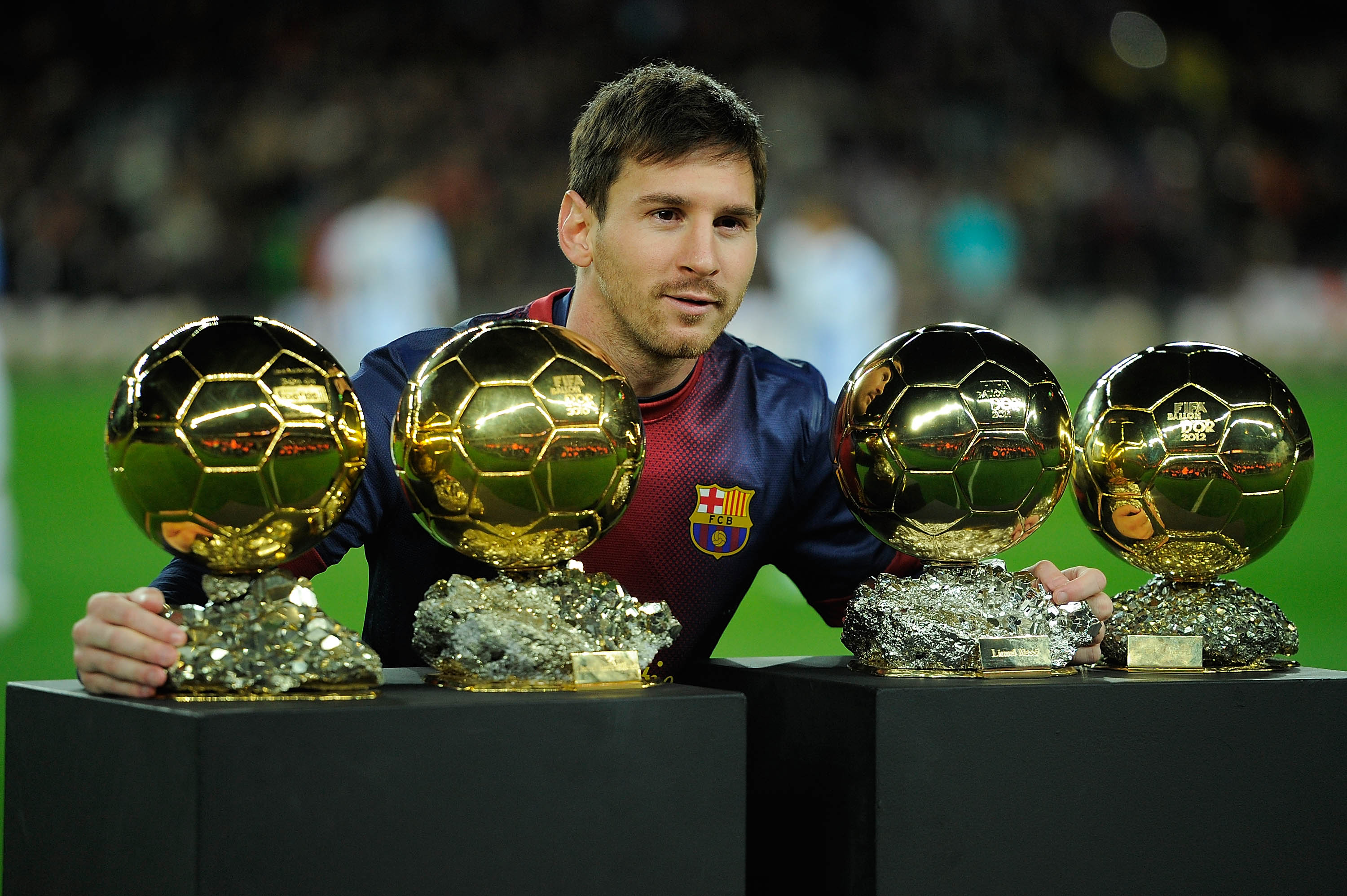 Không phải Ronaldo, Messi mới xứng đáng giành Quả bóng vàng 2017