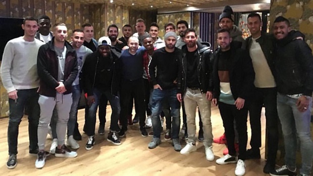 Dàn sao Barcelona 'tụ tập' tại nhà hàng của Messi