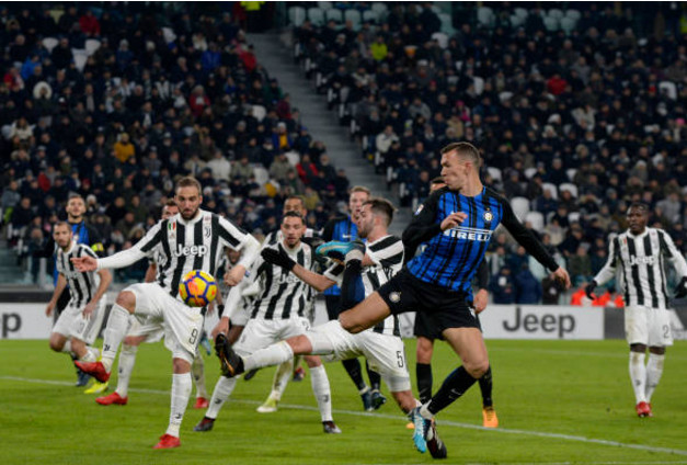 Dư âm Juventus 0-0 Italia: Handanovic khiến Bà đầm già chia rẽ