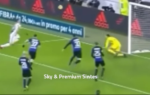 Samir Handanovic đã làm nản lòng các chân sút Juventus thế nào?