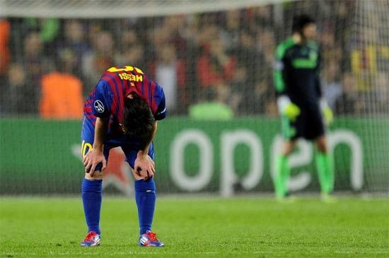 8 lần Messi khóc thét trước hàng phòng ngự Chelsea