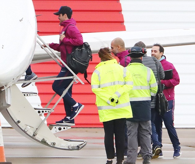 Ảnh bài viết Gác lại mọi lùm xùm, Arteta và các học trò lên đường chinh phạt kỉ lục