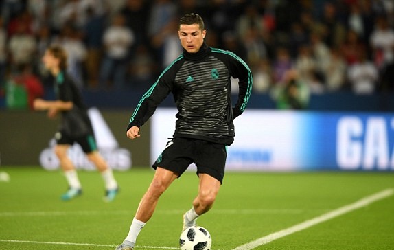 Ảnh bài viết Ronaldo đảo chân kỹ thuật trước đông đảo NHM trước giờ G