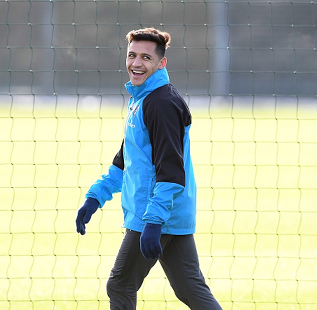 Ảnh bài viết Bị chỉ trích gay gắt, Alexis Sanchez vẫn rạng rỡ trên sân tập
