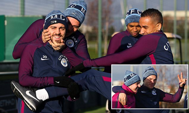 Ảnh bài viết Không màng Tottenham, dàn sao Man City quậy tung sân tập