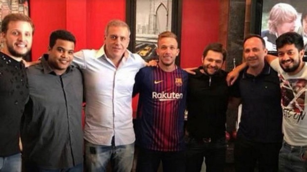 'Hàng hot' Brazil lên tiếng về thông tin gia nhập Barcelona