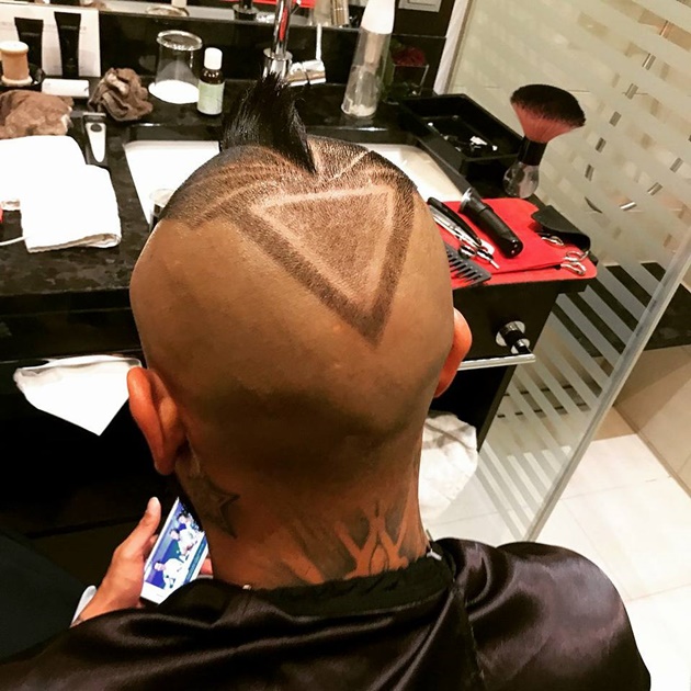 Ảnh bài viết Không sợ xui, sao Bayern rủ nhau cắt tóc trước 'siêu kinh điển' Đức 