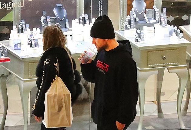 Ảnh bài viết Luke Shaw và bạn gái "đánh quả lớn" trước Giáng sinh